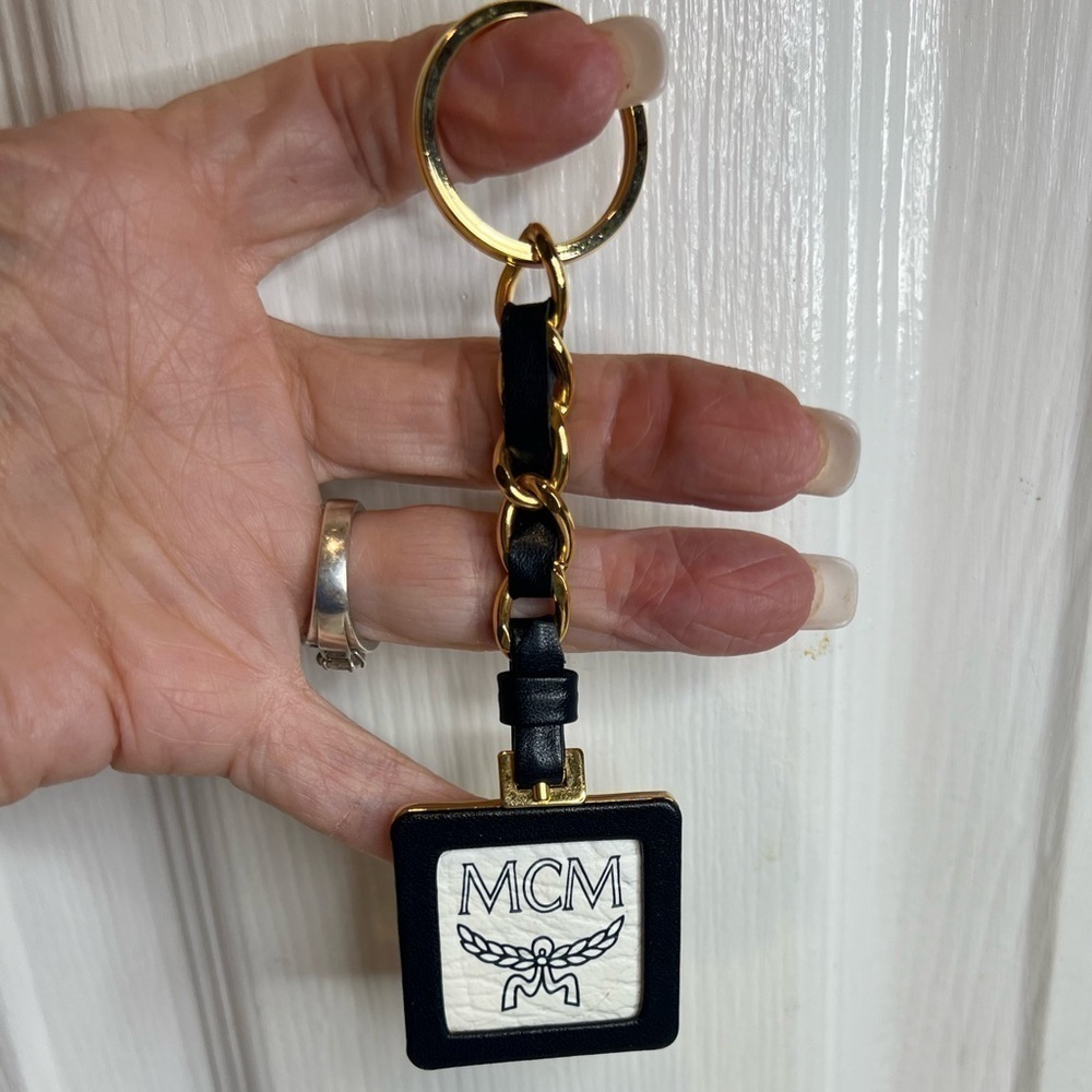 MCM LOGO BAG CHARM KEYRING KEYCHAIN BLACK GOLD VISETOS